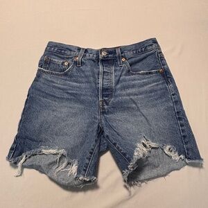 Levi's Jean Short Long Cut Offs Size 28